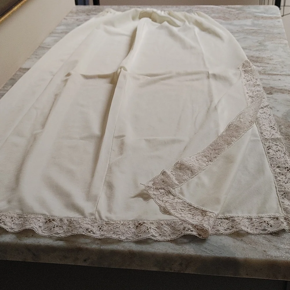 Vintage Long Straight Half Slip with Slit - Picture 5 of 7